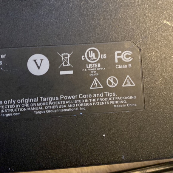 Targus universal wall power adapter for laptops with 2 plugs - Picture 7 of 8